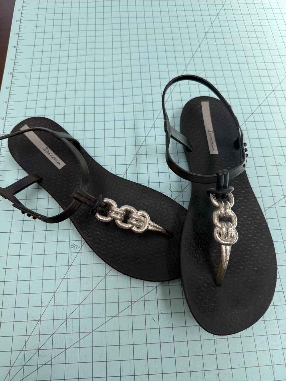 Ipanema Black Sandals with Silver Chain Accent Sz 9 - Picture 6 of 6